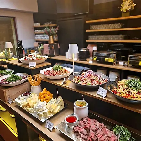 Maxmilian Lifestyle Hotell 4*