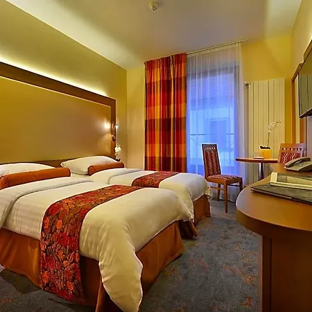 Maxmilian Lifestyle Hotell