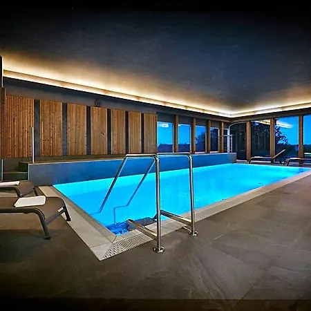 Maxmilian Lifestyle Hotell