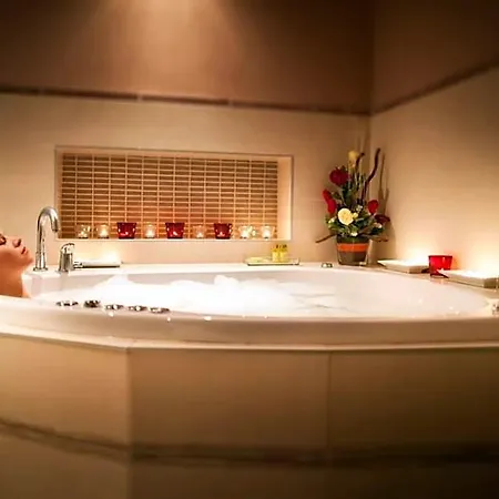 Maxmilian Lifestyle Hotell