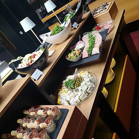 Maxmilian Lifestyle Hotel 4*