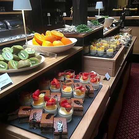 Maxmilian Lifestyle Hotell